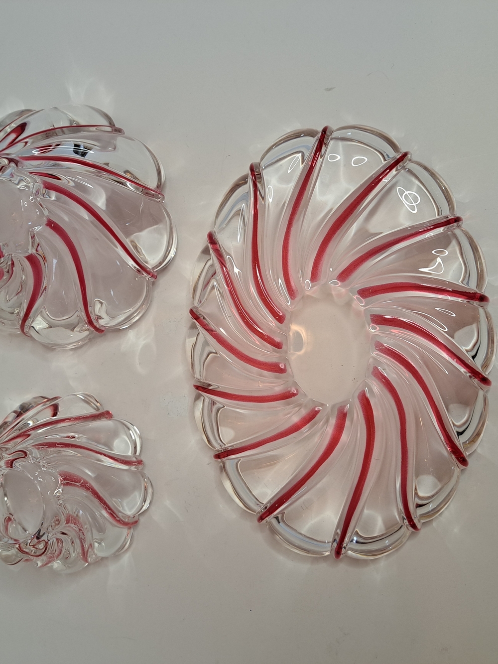 Vintage Mikasa Peppermint Swirl Red & Clear Candy/ Trinket Dishes, Set of 3 - Picture 2 of 3